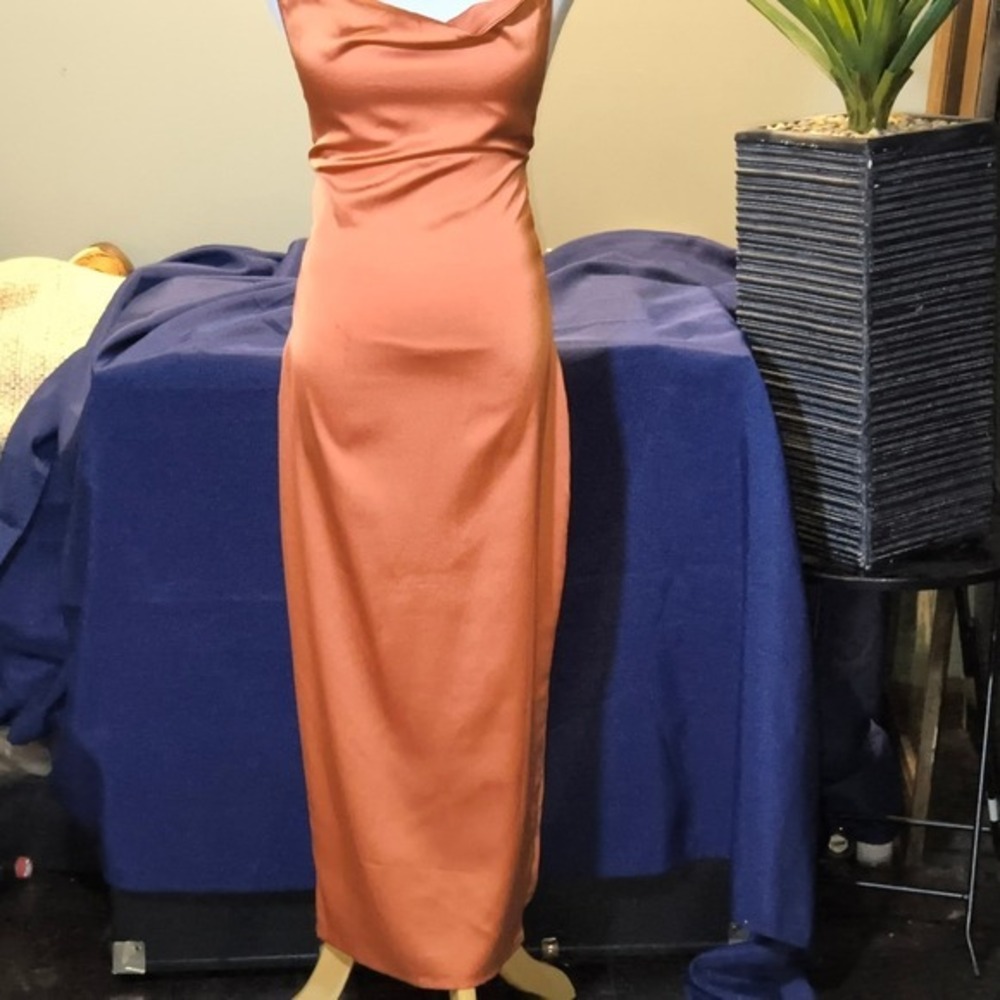 PrettyLittleThing Rust Satin Cowl Neck Lace Up Back Midi Dress US 6 NEW - Picture 5 of 16
